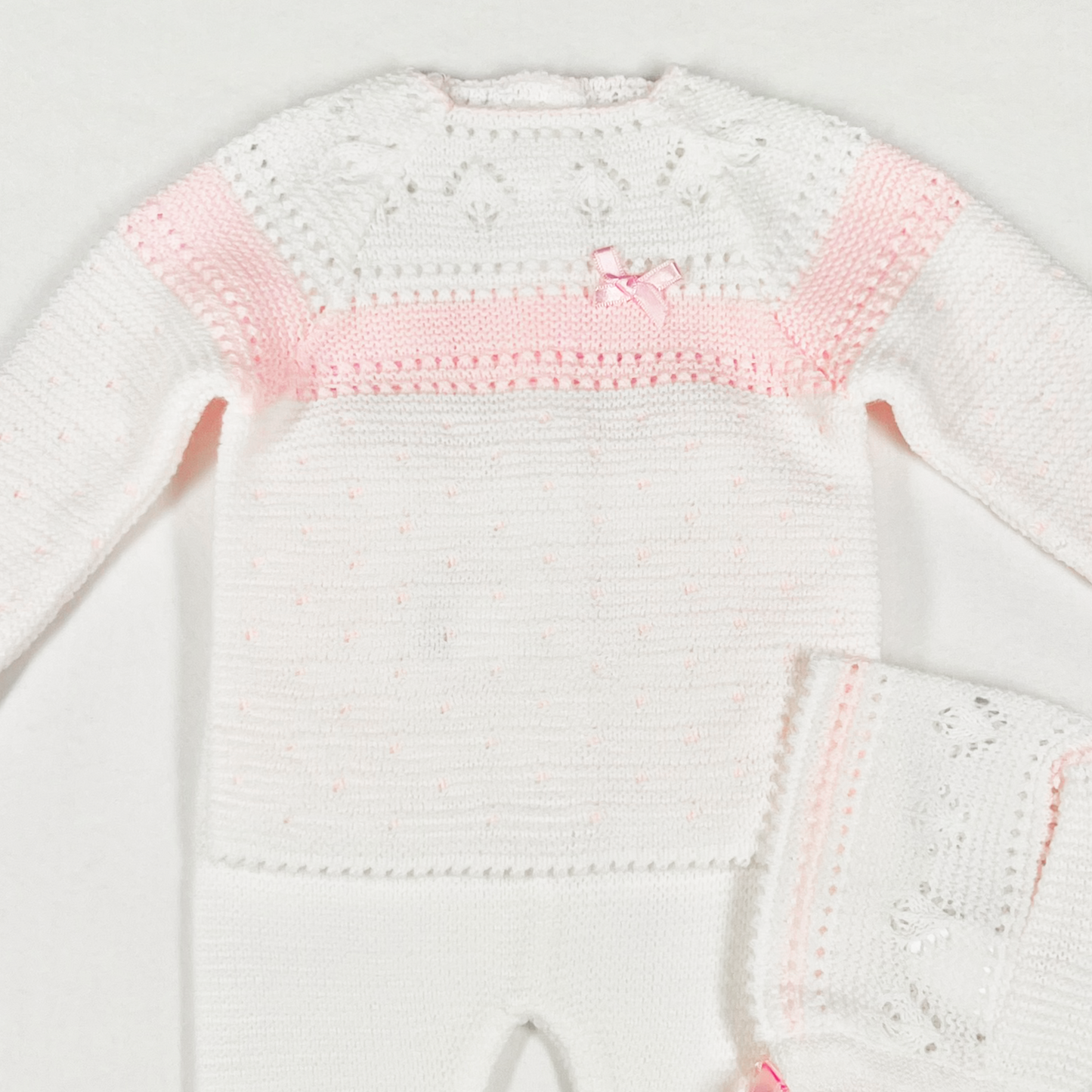Newborn Baby Knit Outfit, Embossed Leaf (Pink)