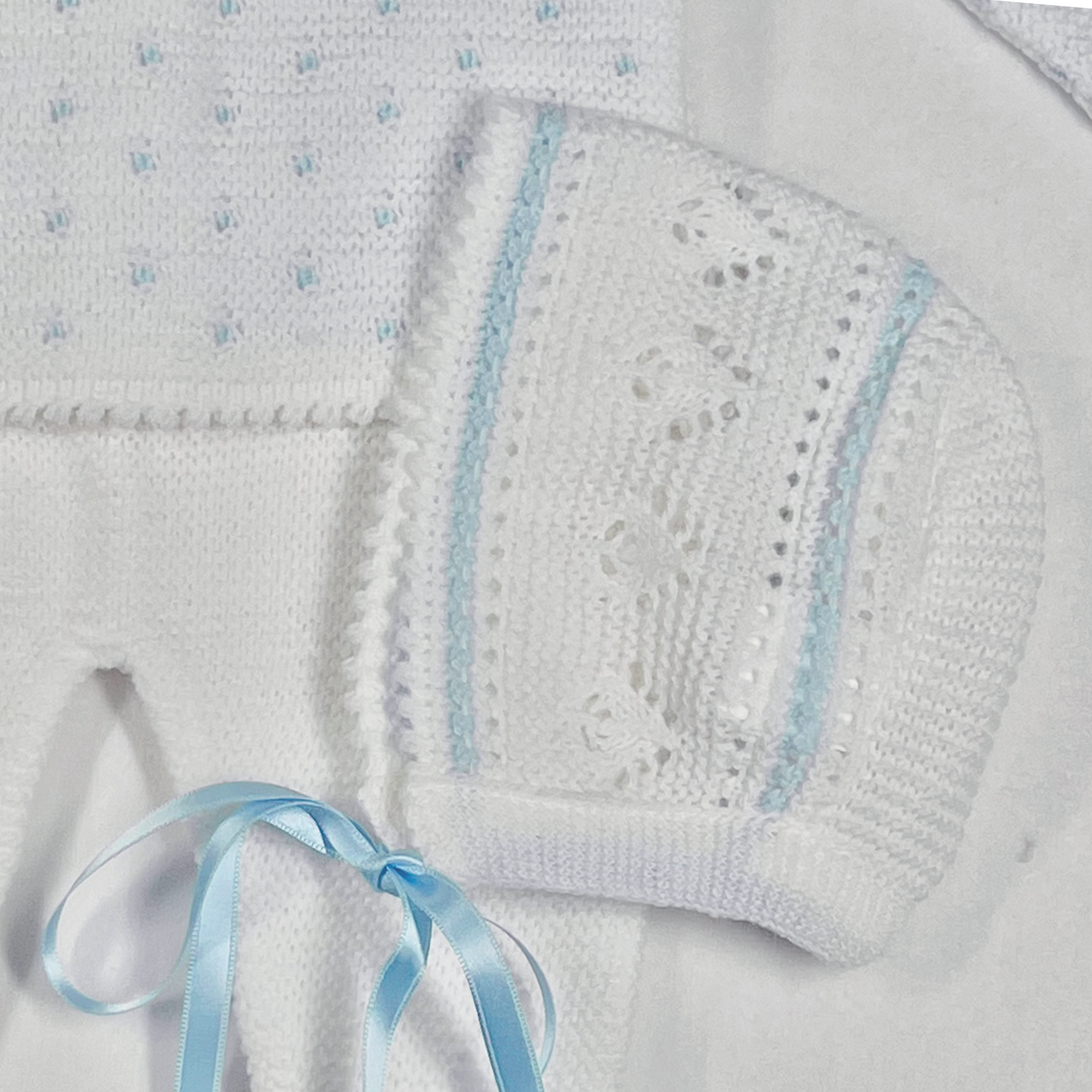 Newborn Baby Knit Outfit, Embossed Leaf (Blue)