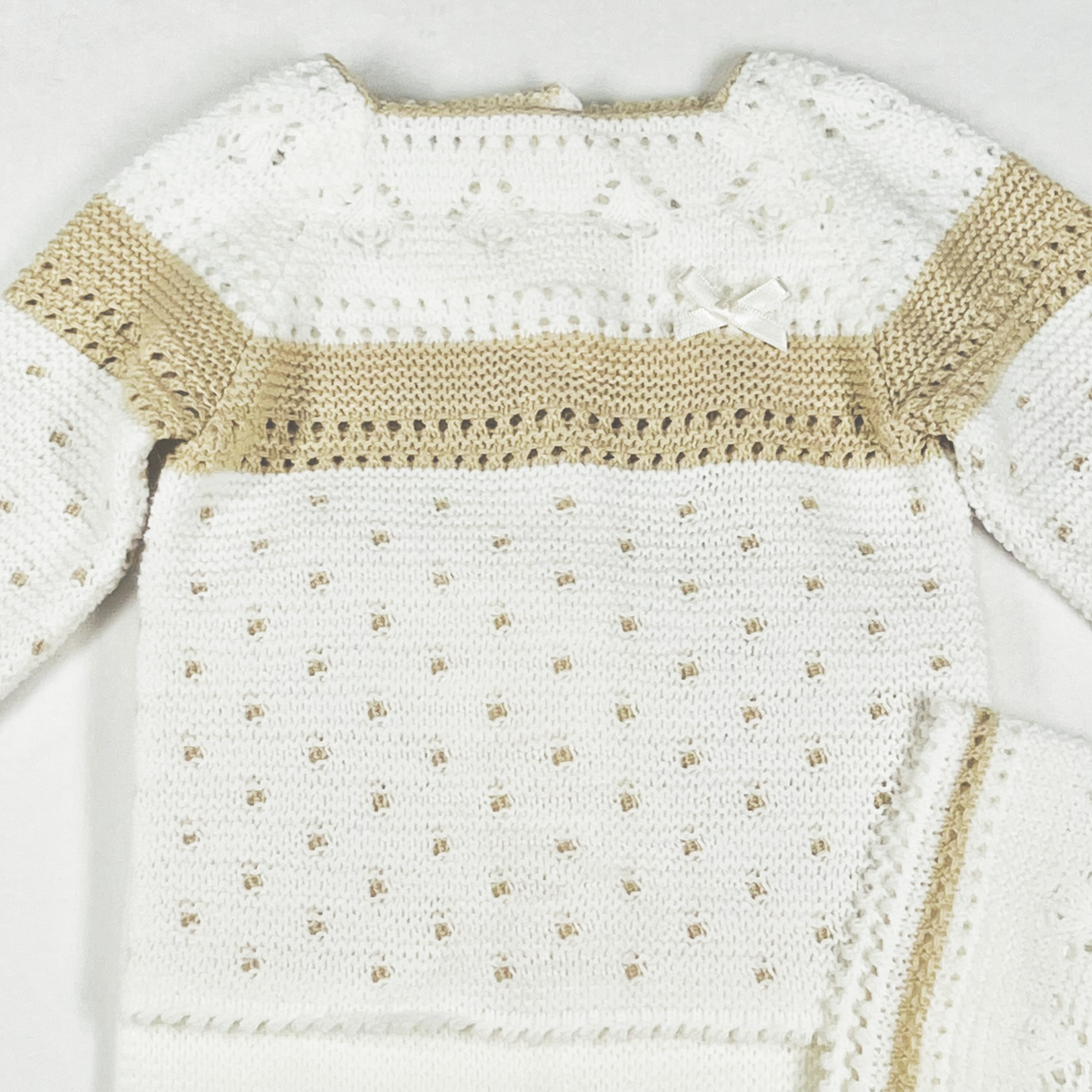 Newborn Baby Knit Outfit, Embossed Leaf (Beige)
