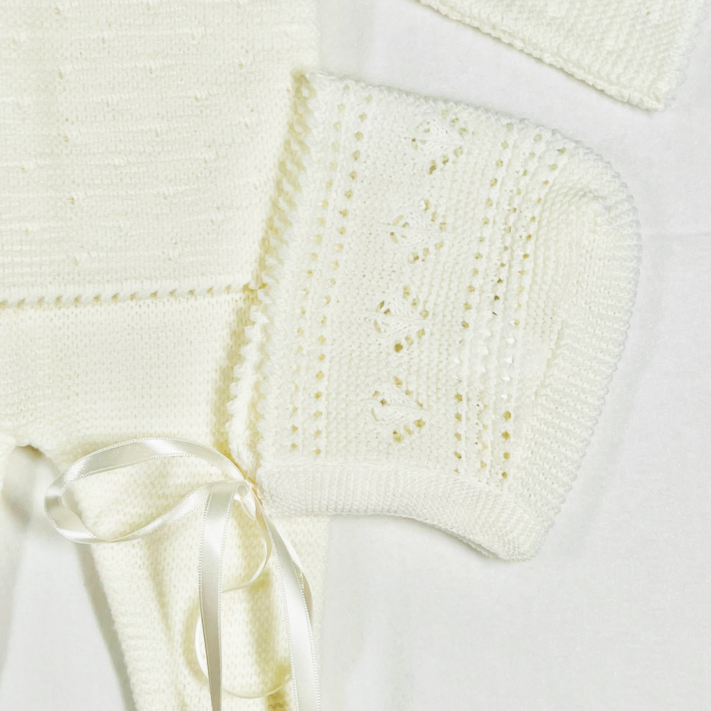Newborn Baby Knit Outfit, Embossed Leaf (Off-White)
