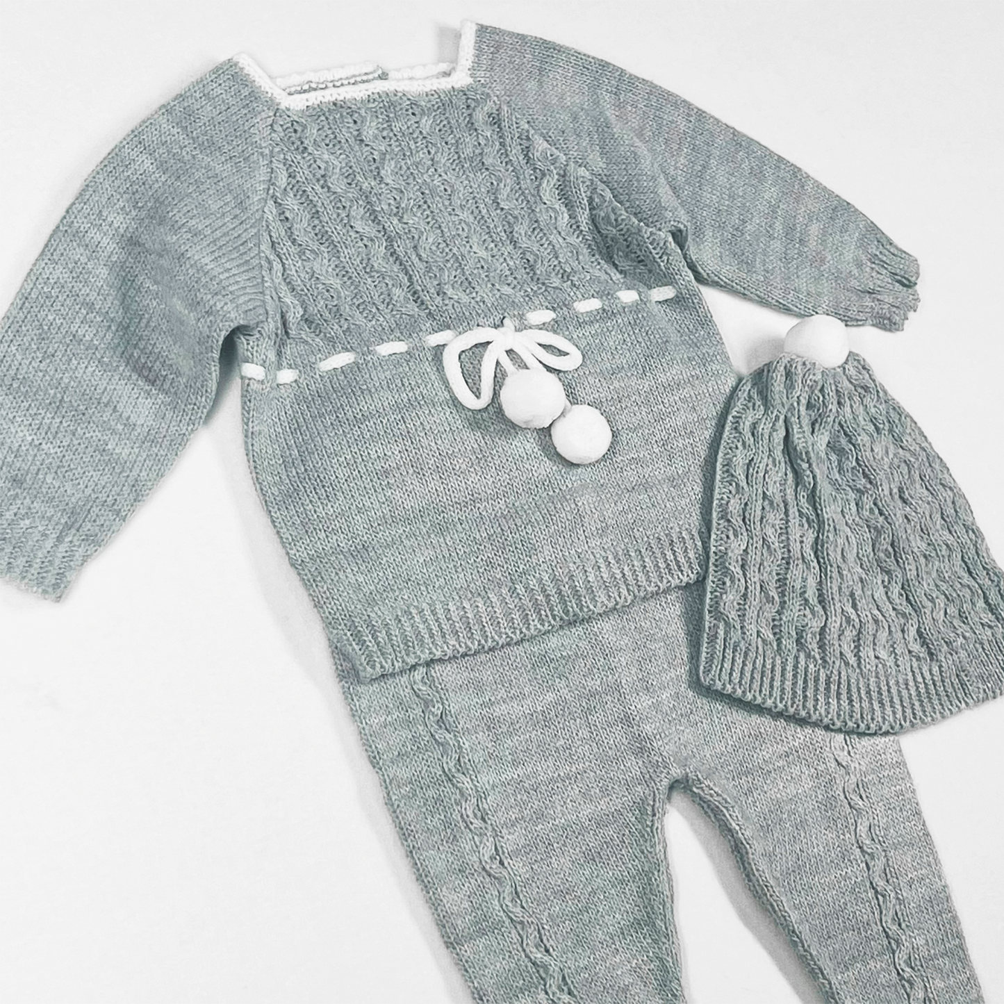 Newborn Baby Knit Outfit, Pompoms (Gray)