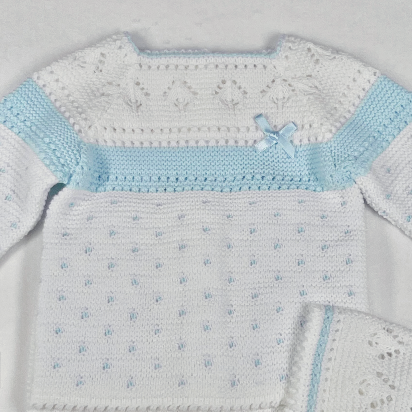 Newborn Baby Knit Outfit, Embossed Leaf (Blue)