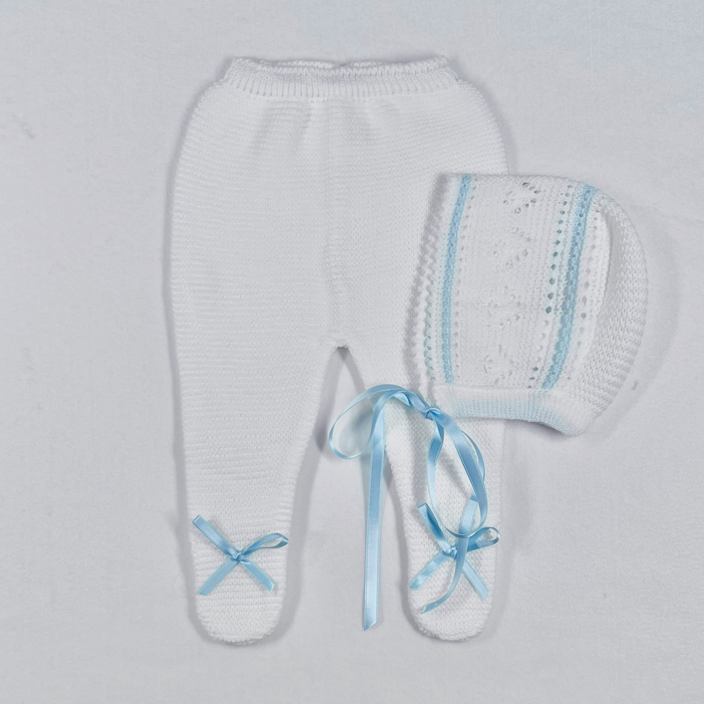 Newborn Baby Knit Outfit, Embossed Leaf (Blue)