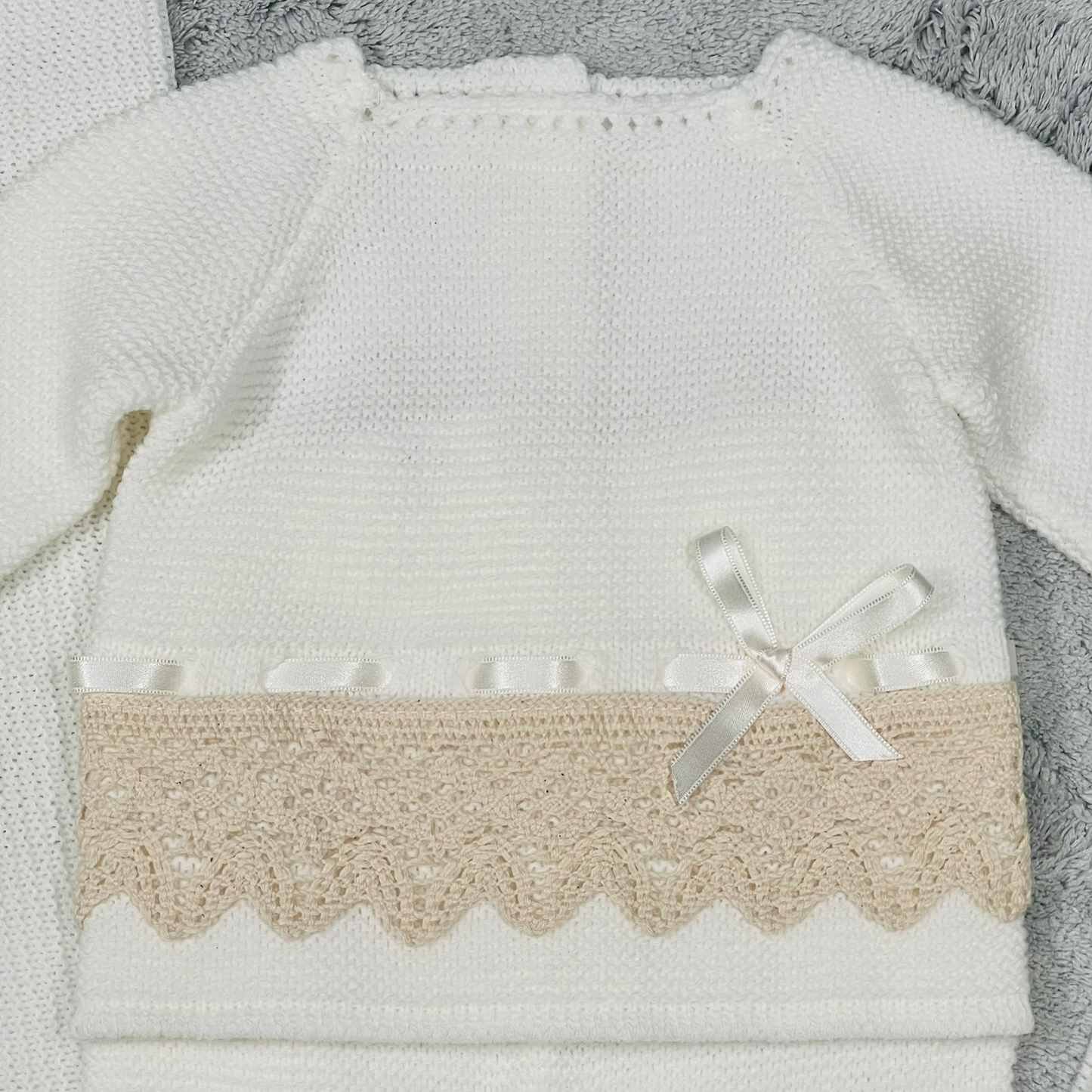 Newborn Baby Knit Outfit 4 pc Set, Blanket Included. Lace (Beige)
