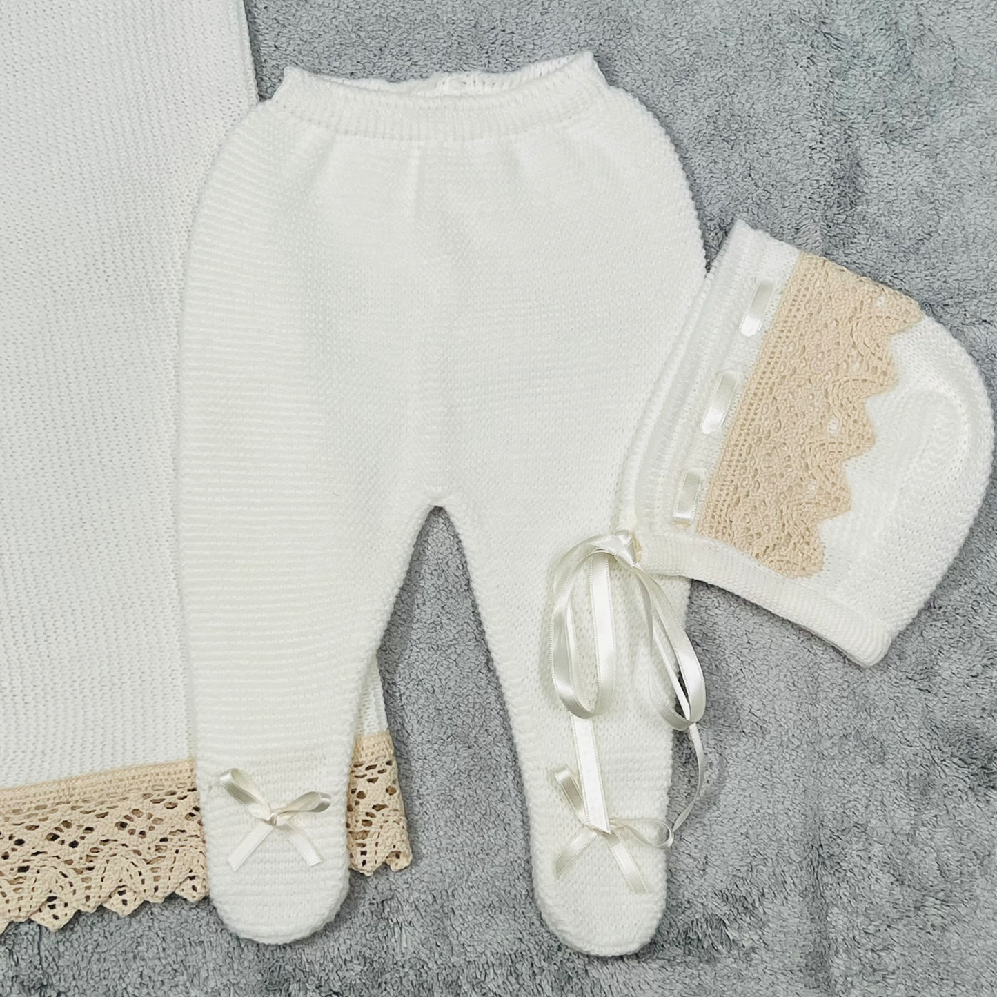 Newborn Baby Knit Outfit 4 pc Set, Blanket Included. Lace (Beige)