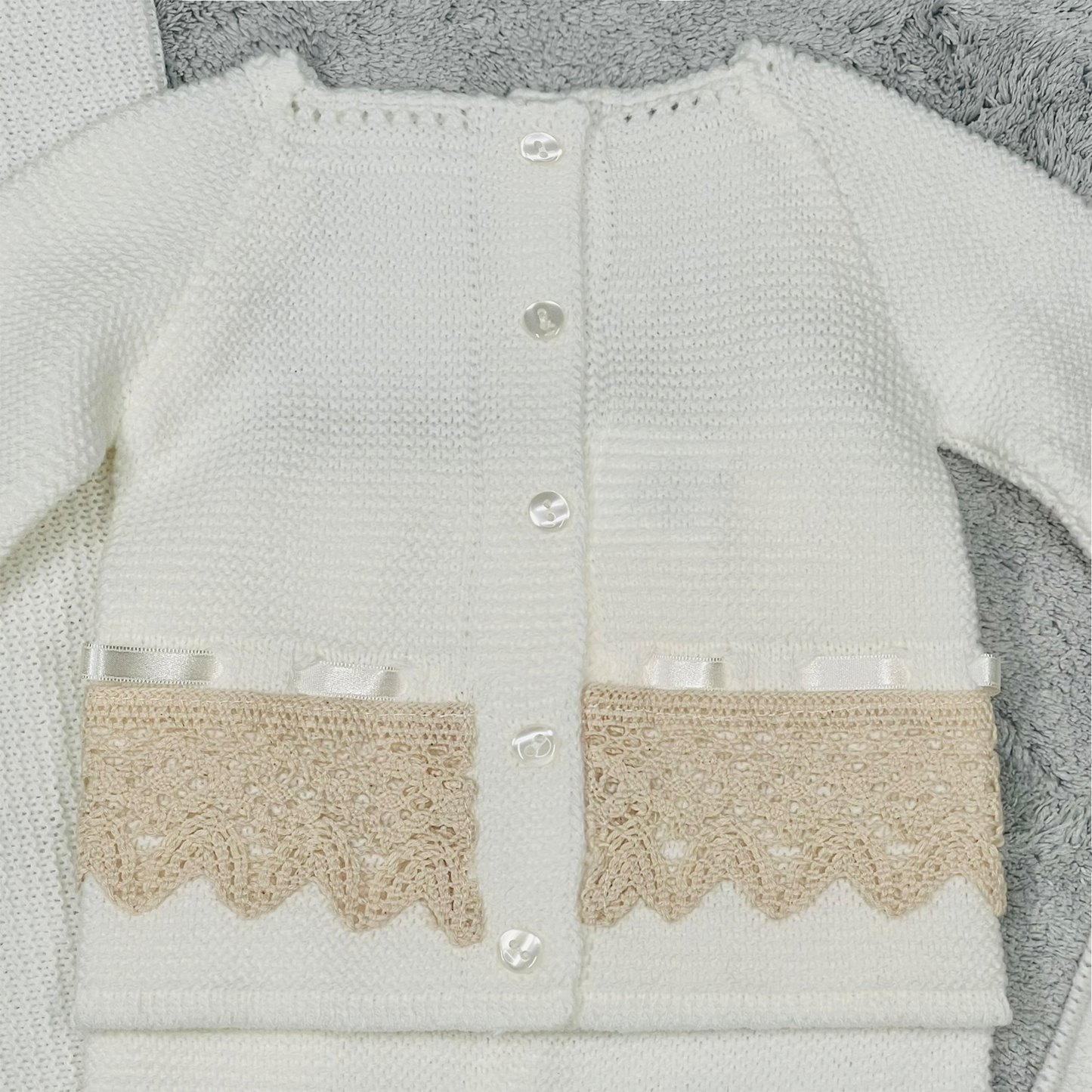 Newborn Baby Knit Outfit 4 pc Set, Blanket Included. Lace (Beige)