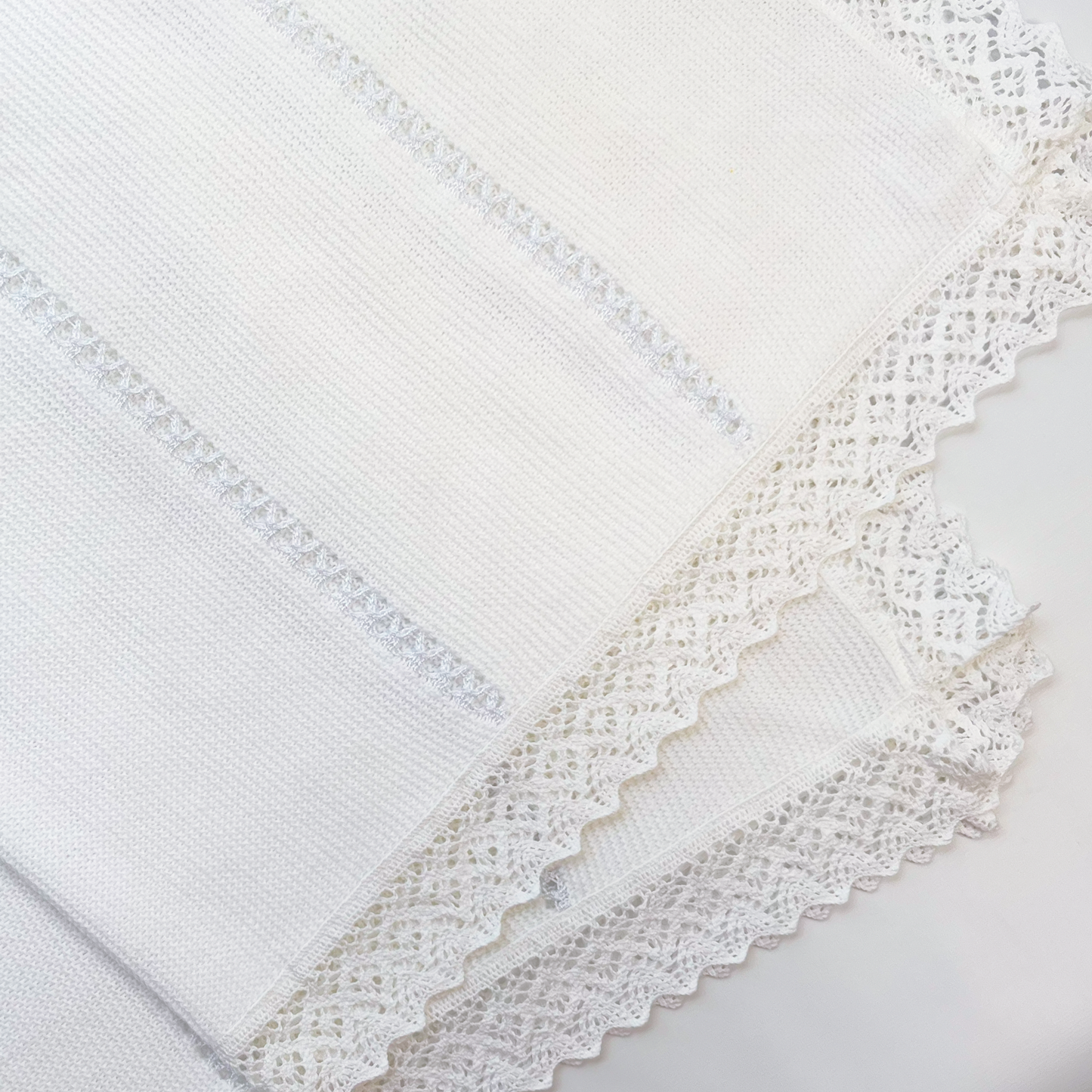 Lace Baby Knit Blanket (White)